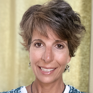 Paula Apro